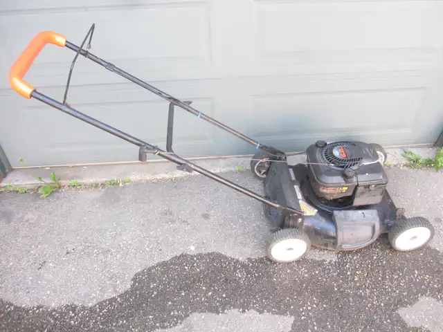 21'CRAFTSMAN PUSH LAWN MOWER W/BRIGGS 6 H/P ENGINE EAST START