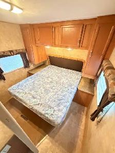 2007 jayco camper 30 foot/Bunks/slide trailer - Photo 9