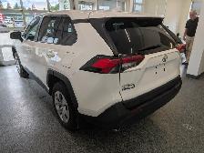 2022 Toyota RAV4 LE - Photo 4
