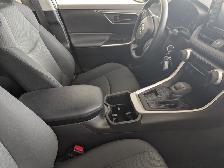 2022 Toyota RAV4 LE - Photo 8