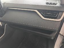 2022 Toyota RAV4 LE - Photo 9