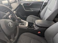 2022 Toyota RAV4 LE - Photo 11