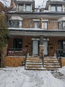 FURNISHED ROOM IN THORNCLIFFE PARK DR. WIFI AND TV - Photo 2