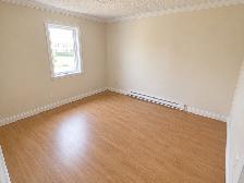 203 Freshwater Rd - Upper Unit - 3/4 Bedroom, Heat & Light Inc - Photo 5