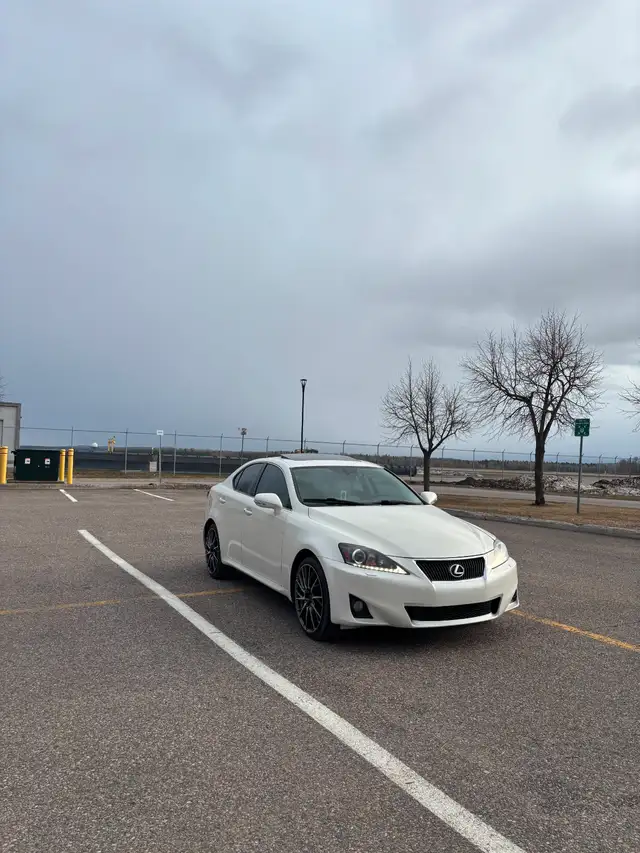 Lexus is 350 2011 awd v6 3.5l