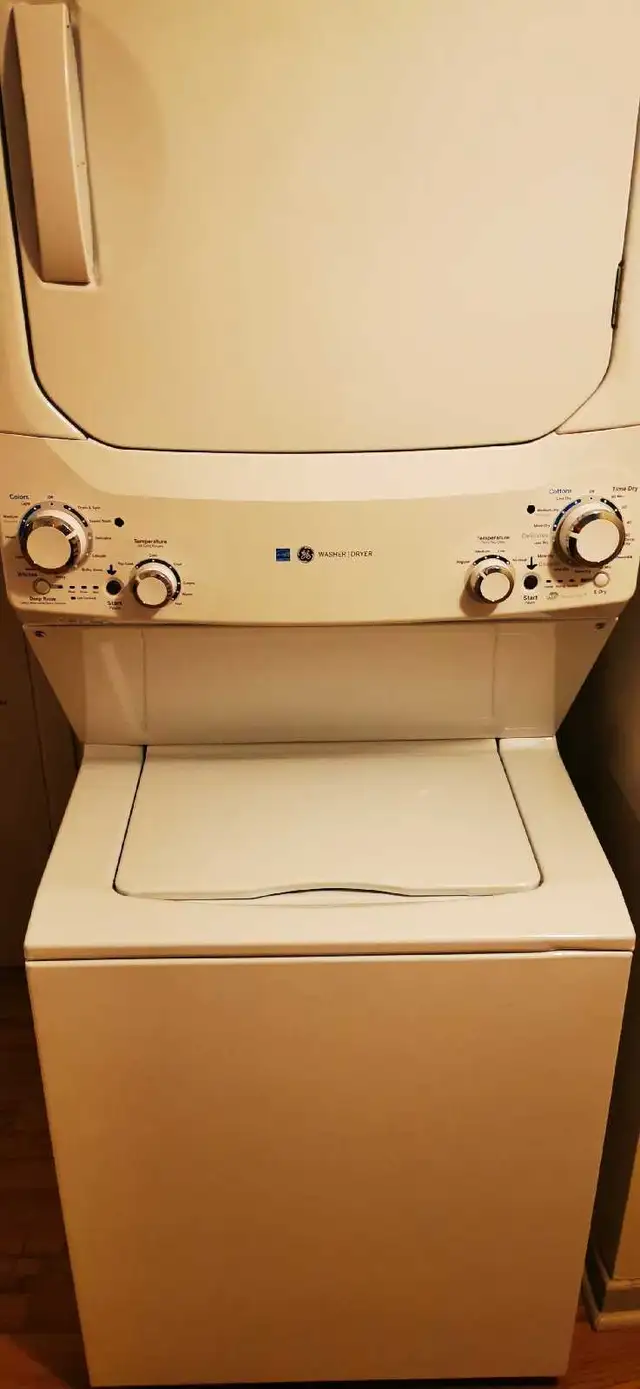 Repentigny! Grande chambre meublée avec salle de bain privée.