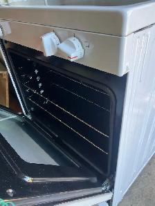 fridge and electric stove - Photo 2