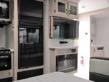 2027 EAST TO WEST DELLA TERRA 261RB-GREAT COUPLES LAYOUT! - Photo 20