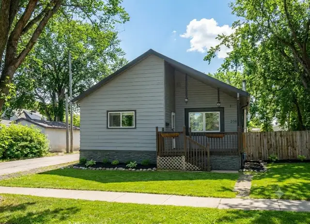 Well-Maintained 4bdrm BNG w/ fully insulated & heated dbl det ga
