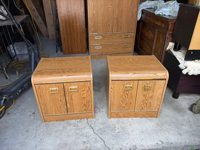 Free delivery used Pair of oak veneer nightstands