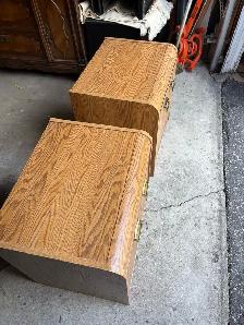 Free delivery used Pair of oak veneer nightstands - Photo 3