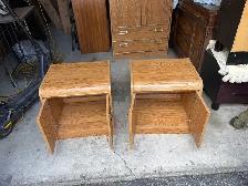 Free delivery used Pair of oak veneer nightstands - Photo 8