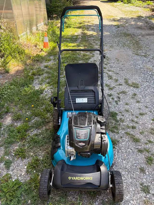 Self propelled lawnmower