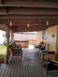 Private main floor room for rent to FEMALE NON-SMOKER over 40 - Photo 8