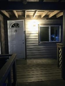 Private main floor room for rent to FEMALE NON-SMOKER over 40 - Photo 9