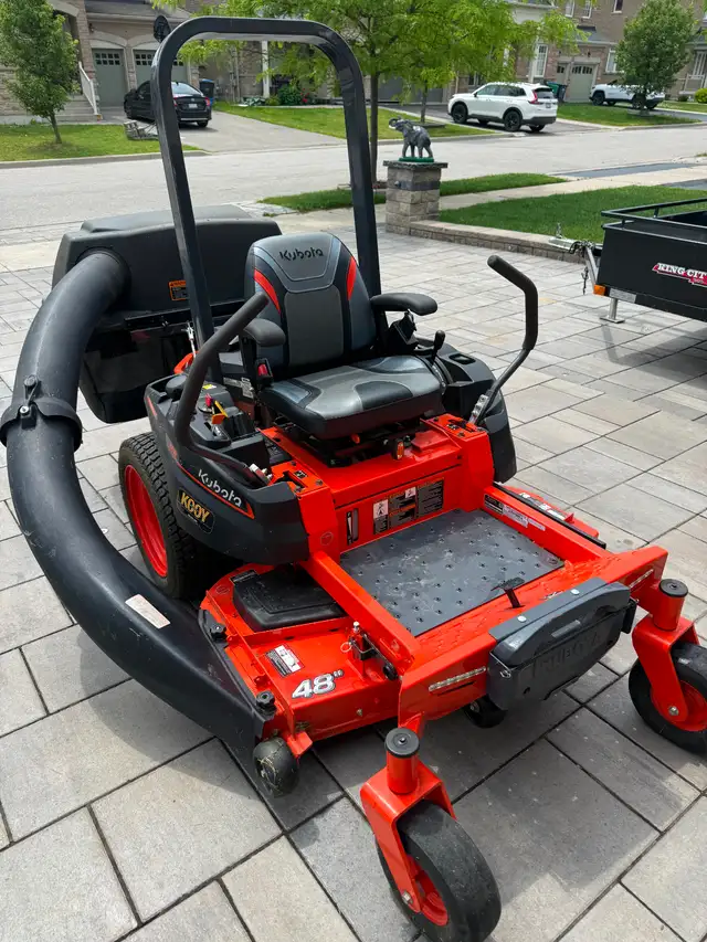 Kubota 48' Zero Turn Lawn Mover (Includes collection set)