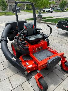 Kubota 48' Zero Turn Lawn Mover (Includes collection set)