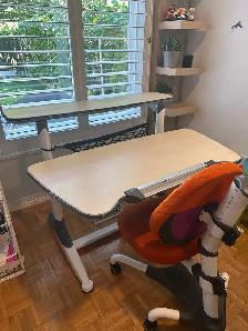 Adjustable Kids Desk & Chair set - Photo 2