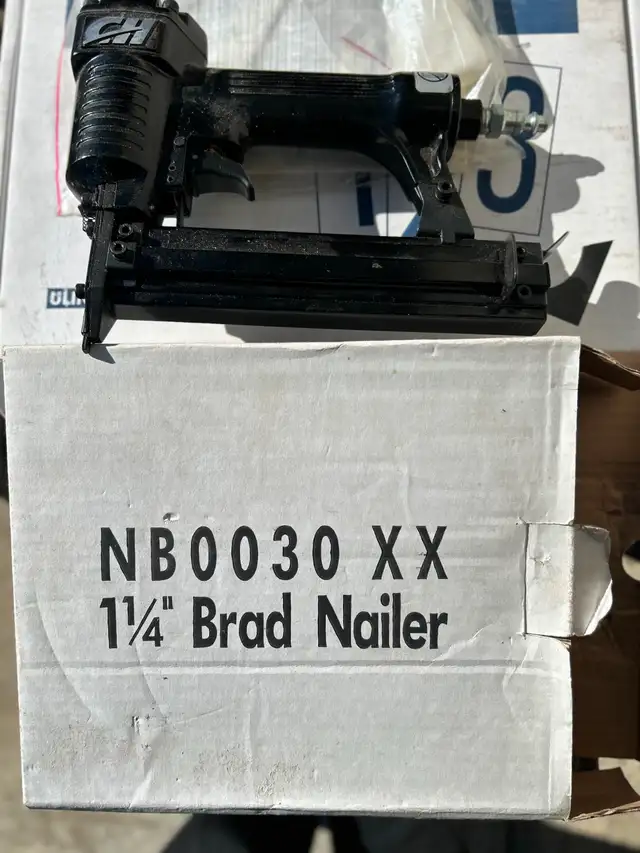 ONE NEW IN THE BOX C/H 1 1/4 BRAD NAILERAS PICTURED20.00 CASH-