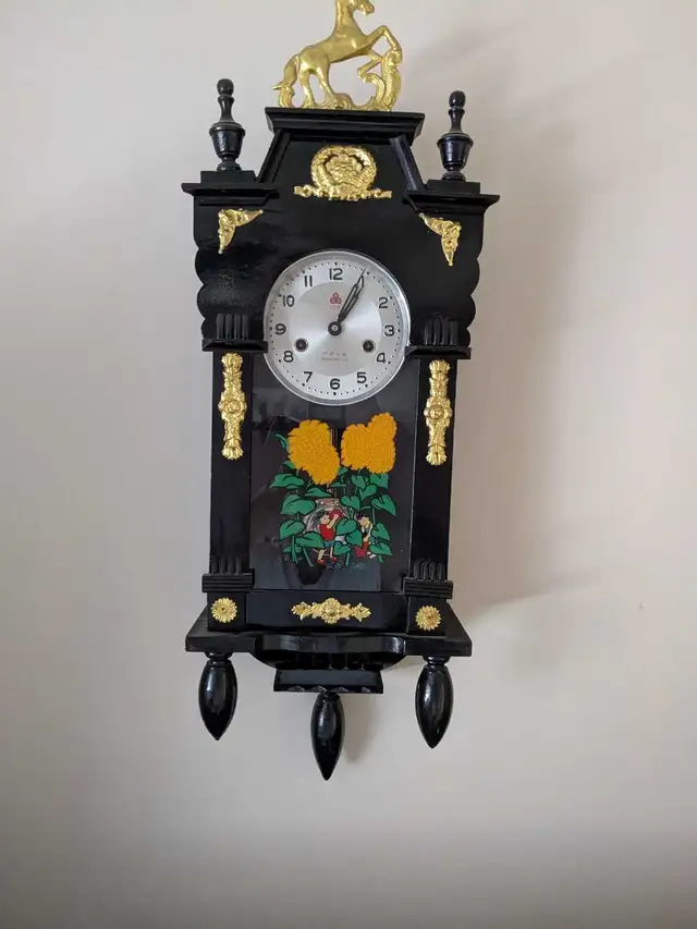 Vielle horloge murale carillon pendule remontage manuel avec clé