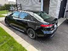 Toyota Corolla LE - Photo 3