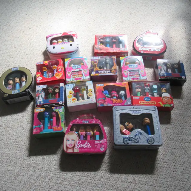 PEZ DISPENSER SETS