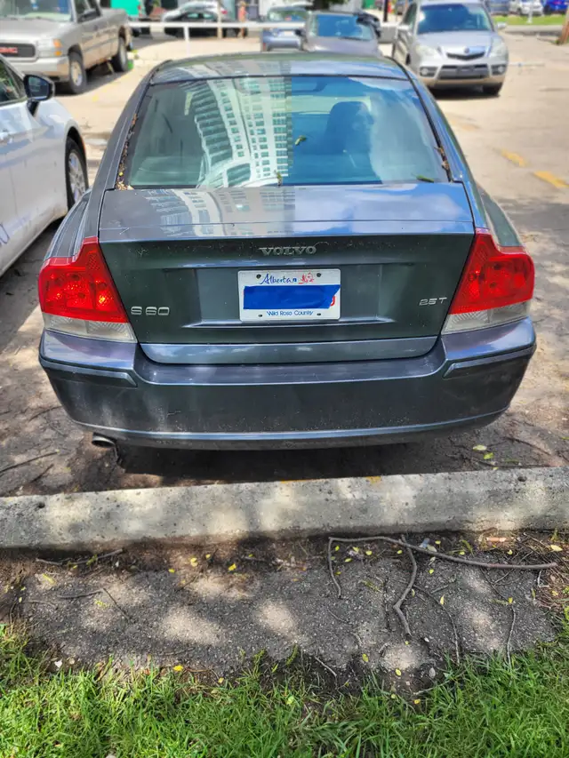 Volvo for sale good condition running  good ship text or call