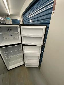 DANBY STAINLESS STEEL FRIDGE - Photo 9