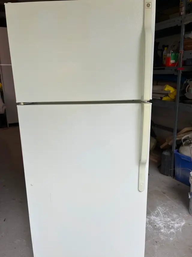 GE Refrigerator GTH17GBT2RWW