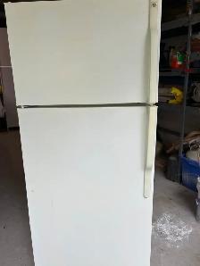 GE Refrigerator GTH17GBT2RWW