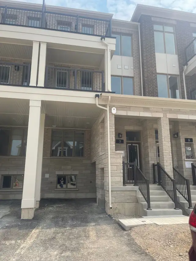 3 Bedroom Town for Rent in Brampton!