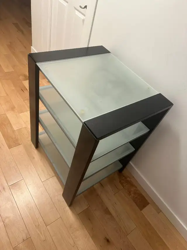 Très belle table 4 étages vitrée solide et très moderne pas cher