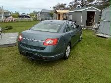 2010 Ford Taurus - Photo 2