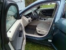 2010 Ford Taurus - Photo 3