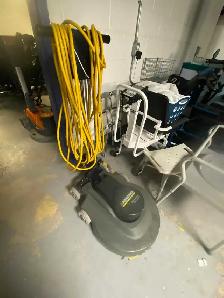 2 monobrosse , 1 auto laveuse - Photo 2