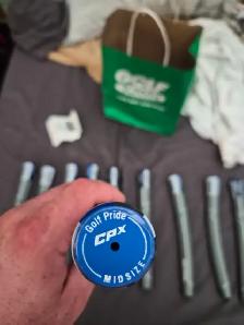Brand new 10 piece golf pride grips midsize for sale!! - Photo 2