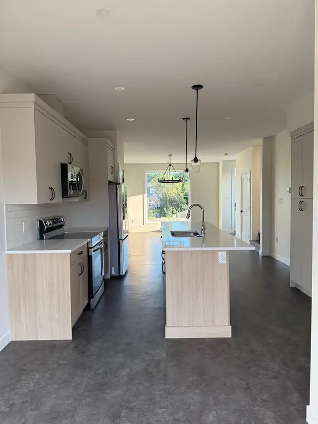 For Rent - 3 Bed/2.5 Bath Suite