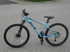 BARELY USED 27.5' GT PRO SERIES 24SPD, DISC BRAKES & SUSPENSION! - Photo 3