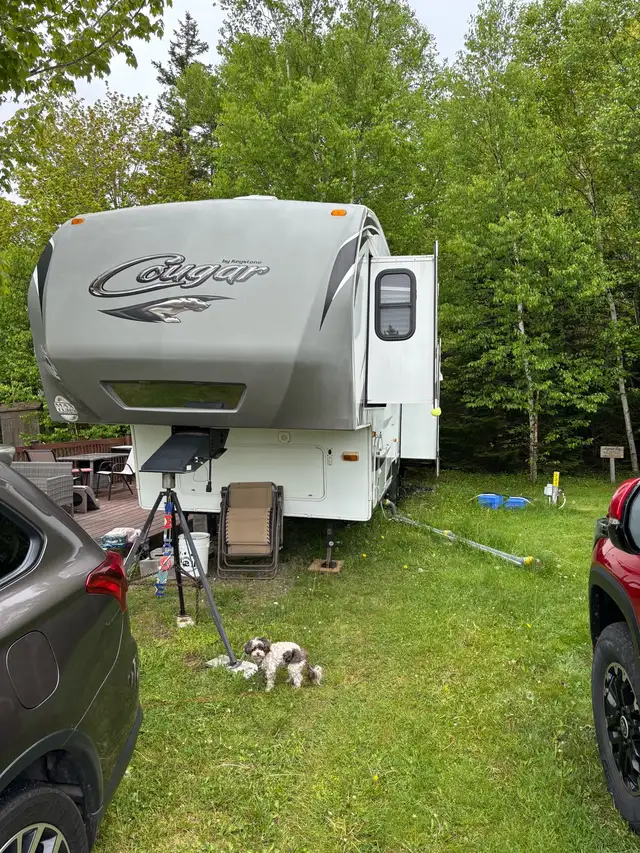 For Sale 2011 5th wheel trailer, Cougar by Keystone 37.5 ft