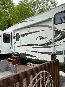 For Sale 2011 5th wheel trailer, Cougar by Keystone 37.5 ft - Photo 2