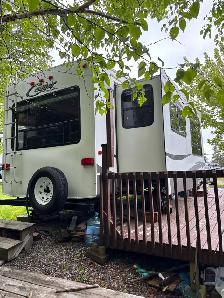 For Sale 2011 5th wheel trailer, Cougar by Keystone 37.5 ft - Photo 3