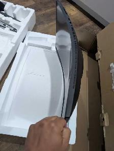 MSI Curved Gaming monitor ( Nearly New ) 27 inch - Photo 2