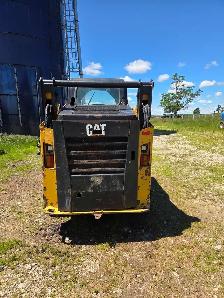 CAT 242D SKIDSTEER - Photo 2