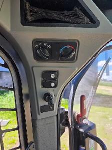 CAT 242D SKIDSTEER - Photo 6