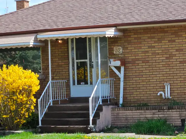 ST DAVIDS & COLLIER AREA THOROLD 3 BEDROOM UPPER HOME $2250.00