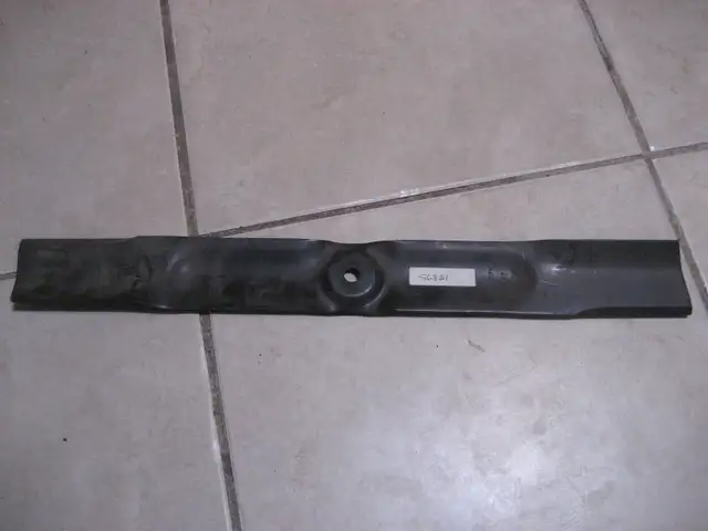 Noma / Dynamark mower blade #56821, 18'