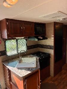 2015 KEYSTONE TRAVEL TRAILER - Photo 3