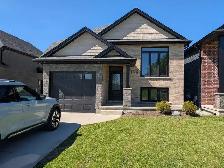 Upper unit with garage in Strathroy