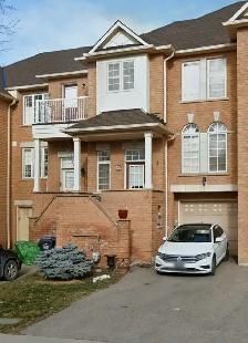 4 Bedroom Townhouse for Rent | 2.5 Bath | 2 Parking | Bram West