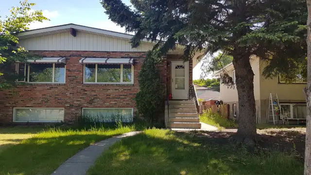 5 Bedrooms Half Duplex for rent